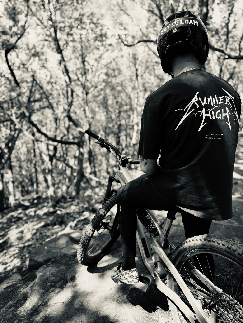RUNNERS HIGH TEE - AGED BLACK