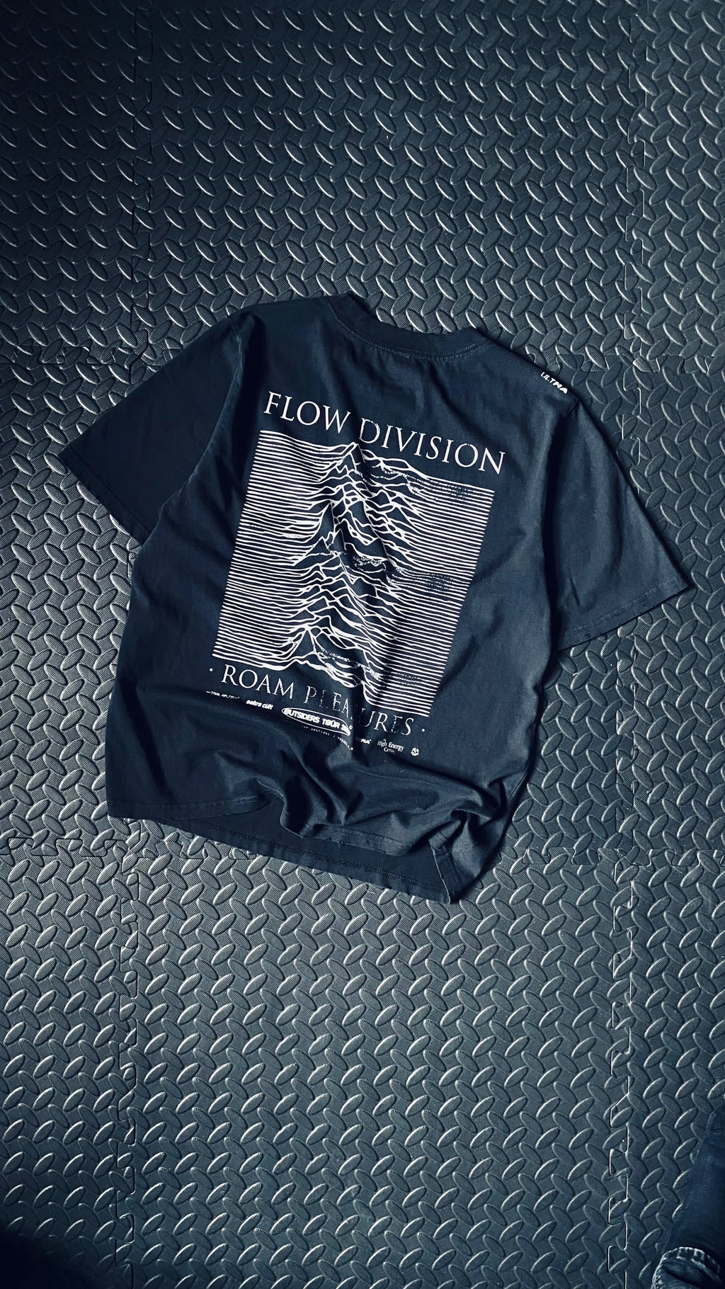 FLOW DIVISION TEE - AGED BLACK