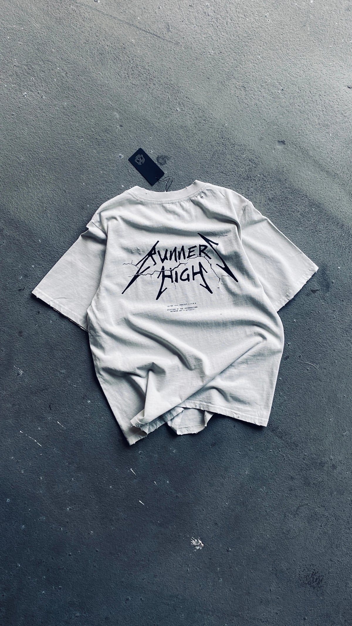 RUNNERS HIGH TEE - AGED WHITE