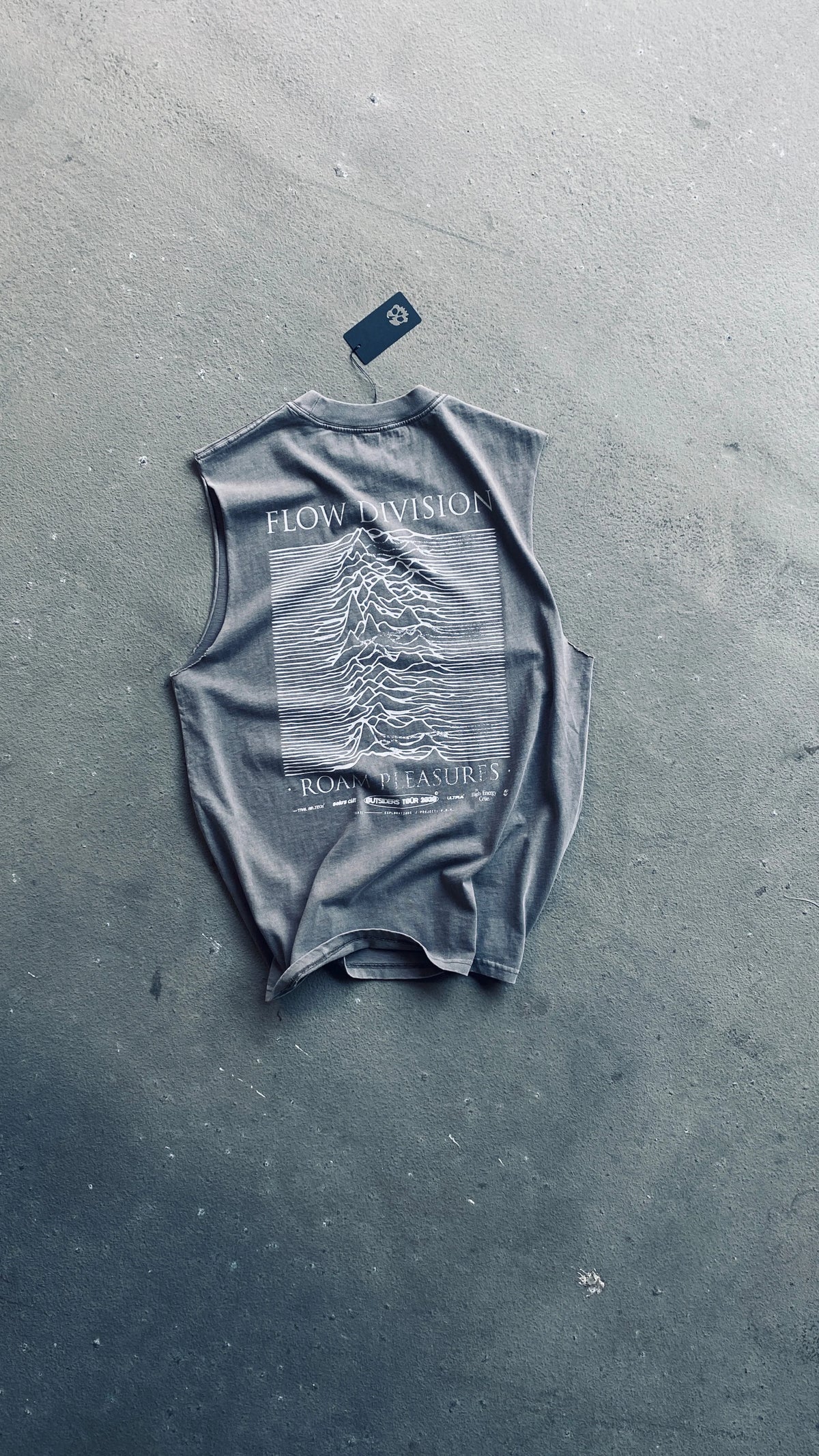 FLOW DIVISION TANK - AGED CONCRETE